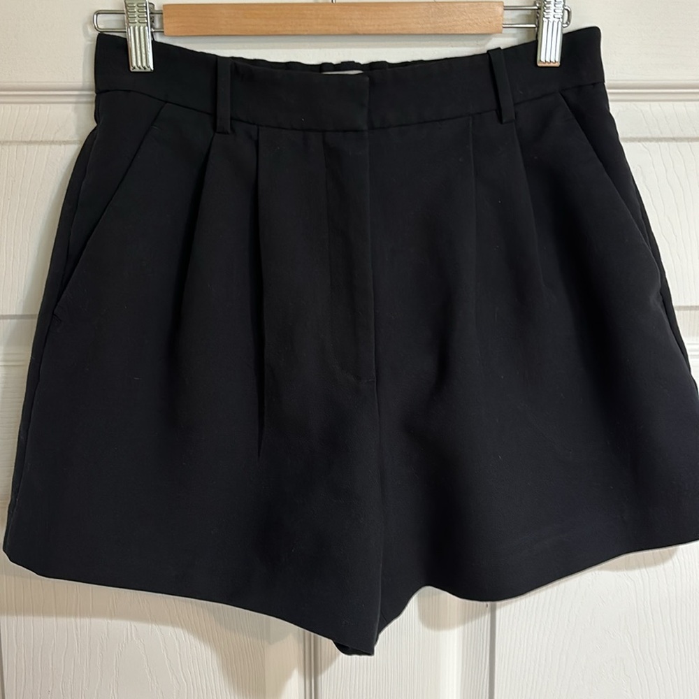 Abercrombie & Fitch Black High-Waist Pleated Shorts